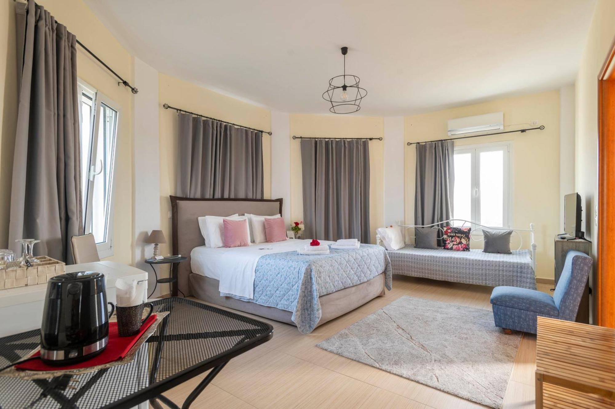 La Vatura Hotel Gialova Bagian luar foto