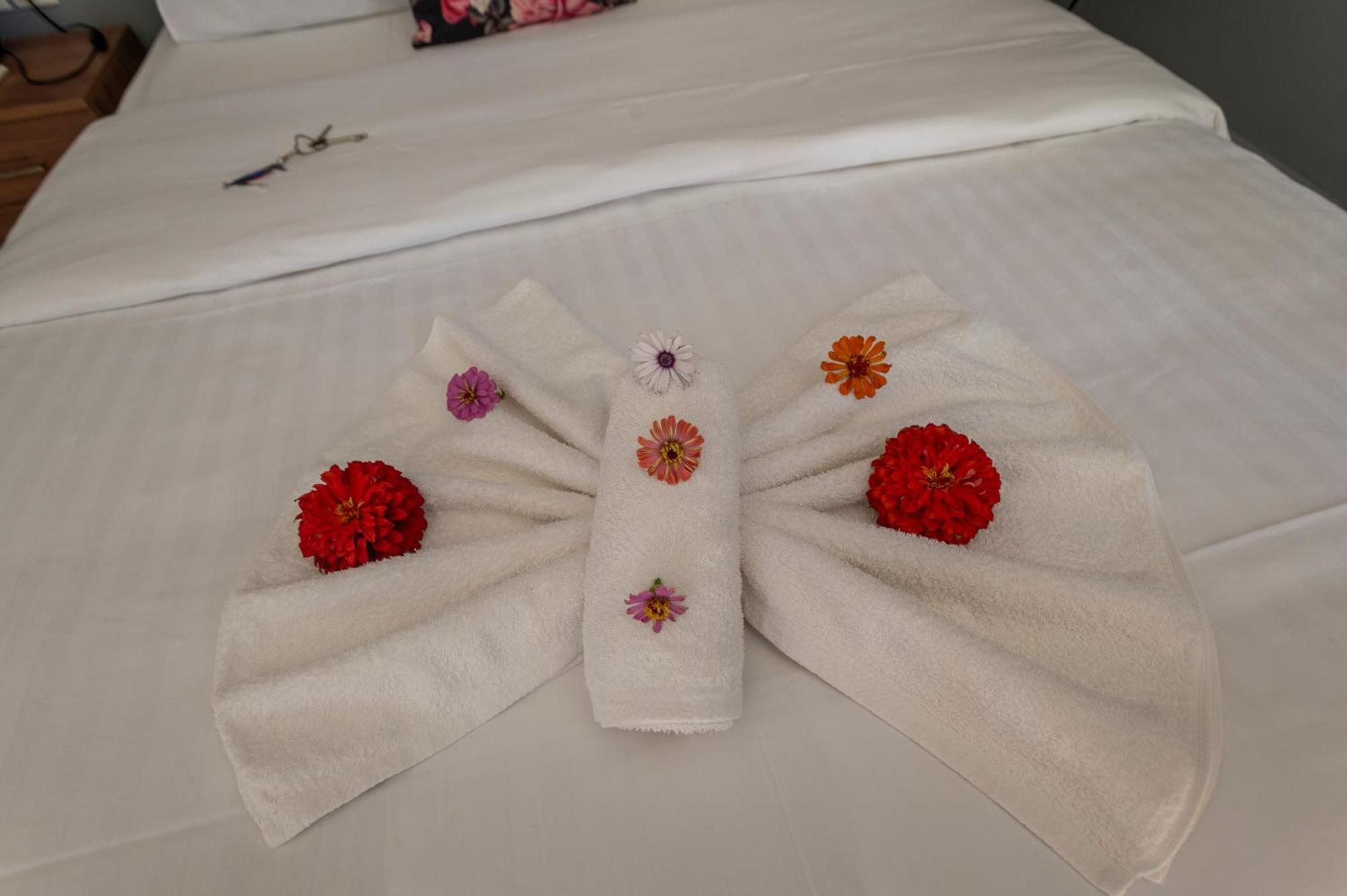La Vatura Hotel Gialova Bagian luar foto