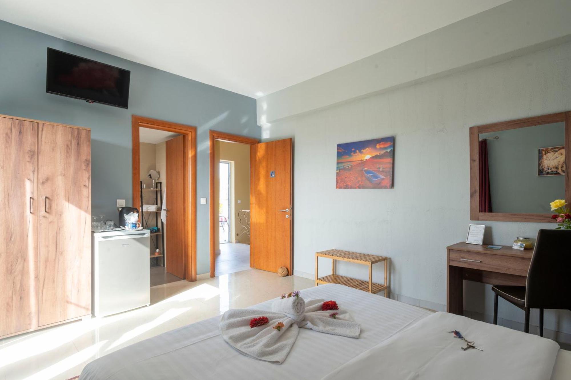 La Vatura Hotel Gialova Bagian luar foto