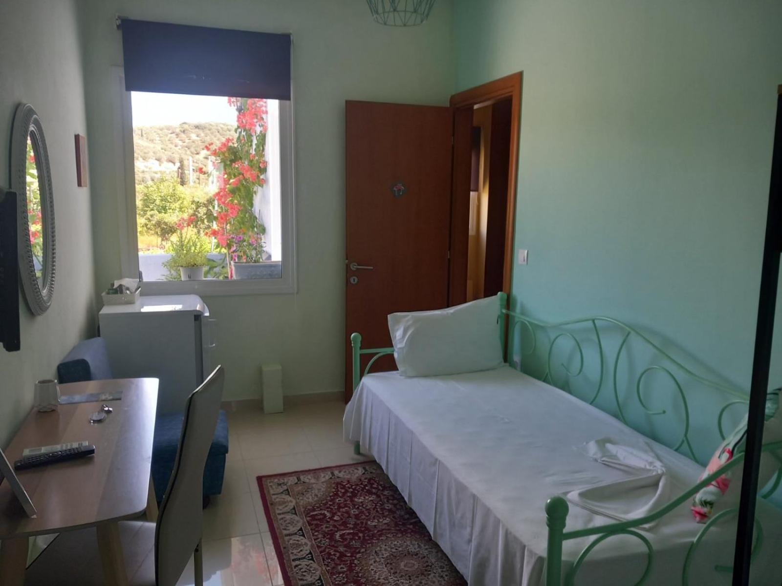 La Vatura Hotel Gialova Bagian luar foto